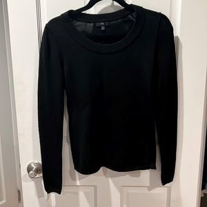 Early 2000s black gap sweater. In good condition. Size S.